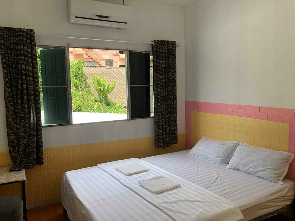 Army Barracks Guesthouse Ванг-Виенг Экстерьер фото