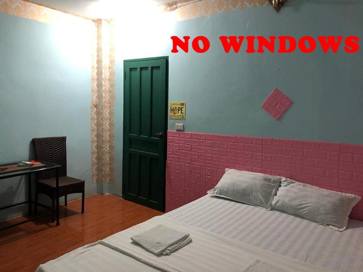 Army Barracks Guesthouse Ванг-Виенг Экстерьер фото
