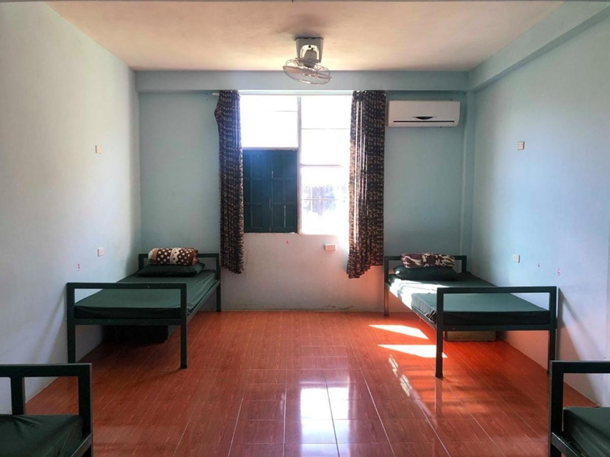 Army Barracks Guesthouse Ванг-Виенг Экстерьер фото